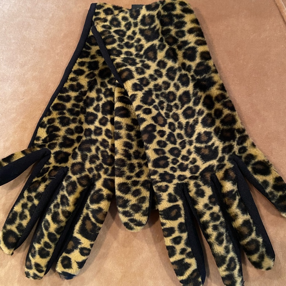 Leopard faux fur gloves